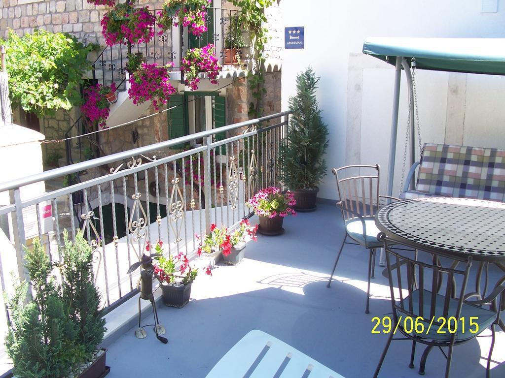 Apartment Romic Omiš Exterior foto