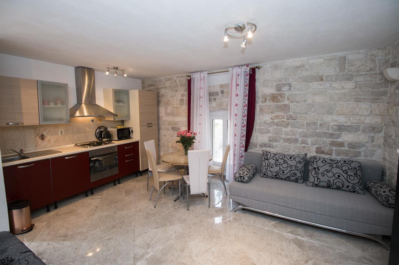 Apartment Romic Omiš Exterior foto